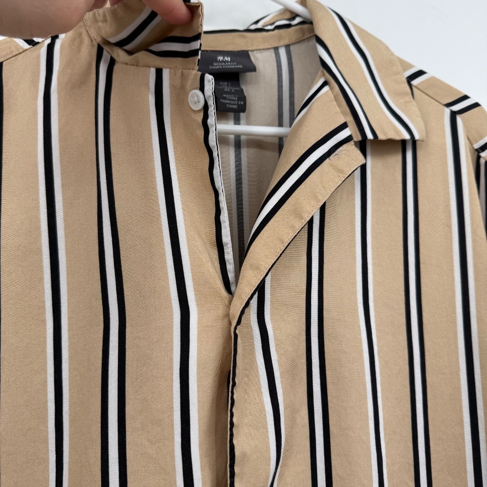 H&M Shirt Men Large Tan White Black Vertical Stripes Button Up Short Sleeve - Picture 3 of 9